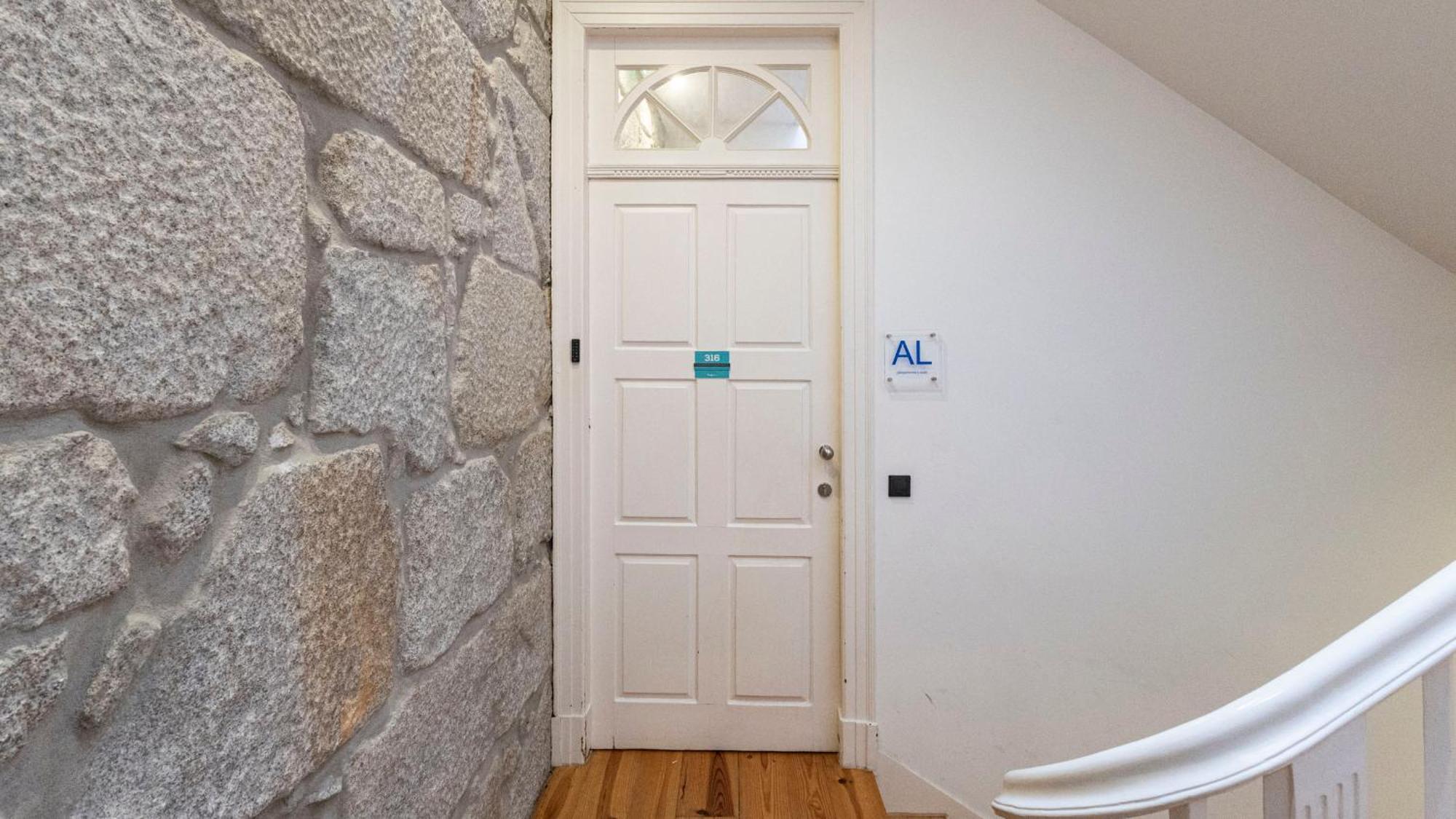 Lovelystay - Allderman Apartment - Almada 3º F Porto Kültér fotó
